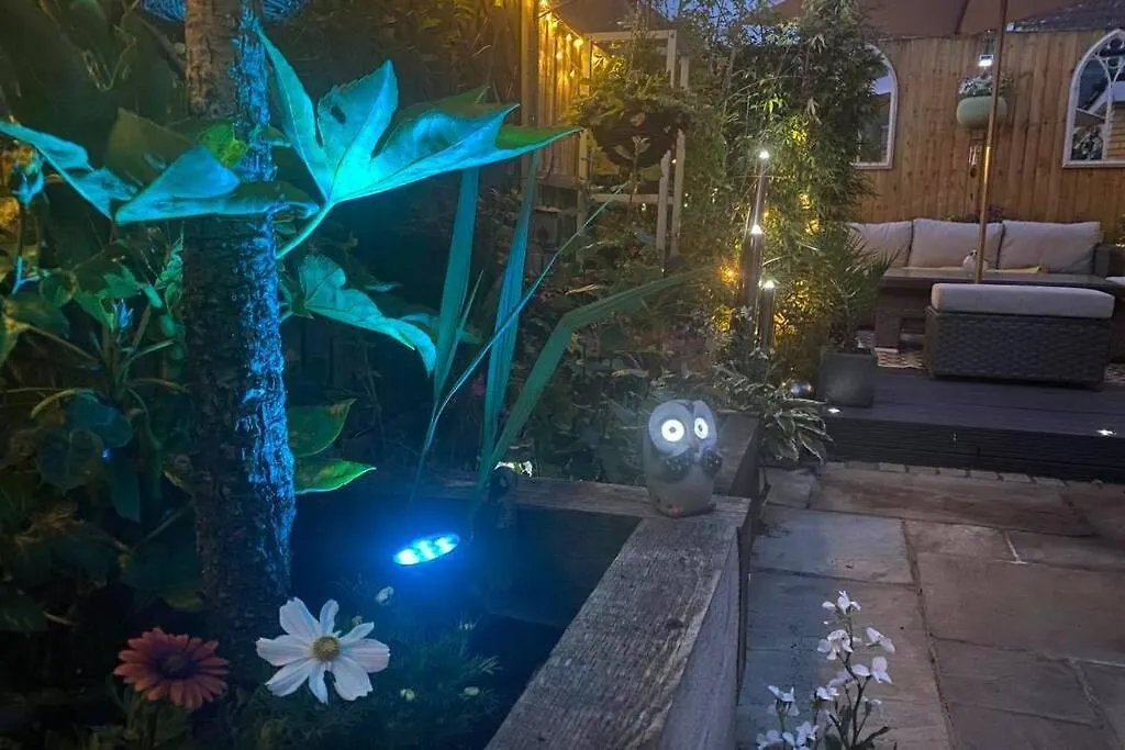 Secret Gem 1 Bed Garden Flat Private Luxury Hot Tub Apartment Bournemouth United Kingdom