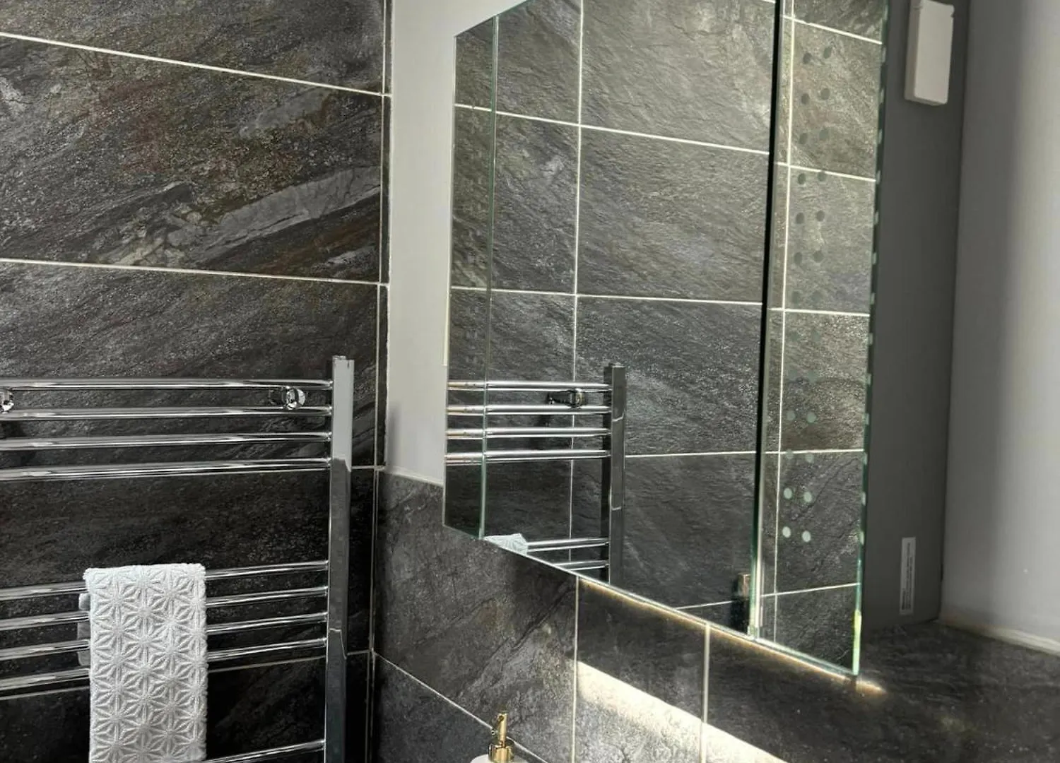Secret Gem 1 Bed Garden Flat Private Luxury Hot Tub Apartment Bournemouth 0*,  United Kingdom