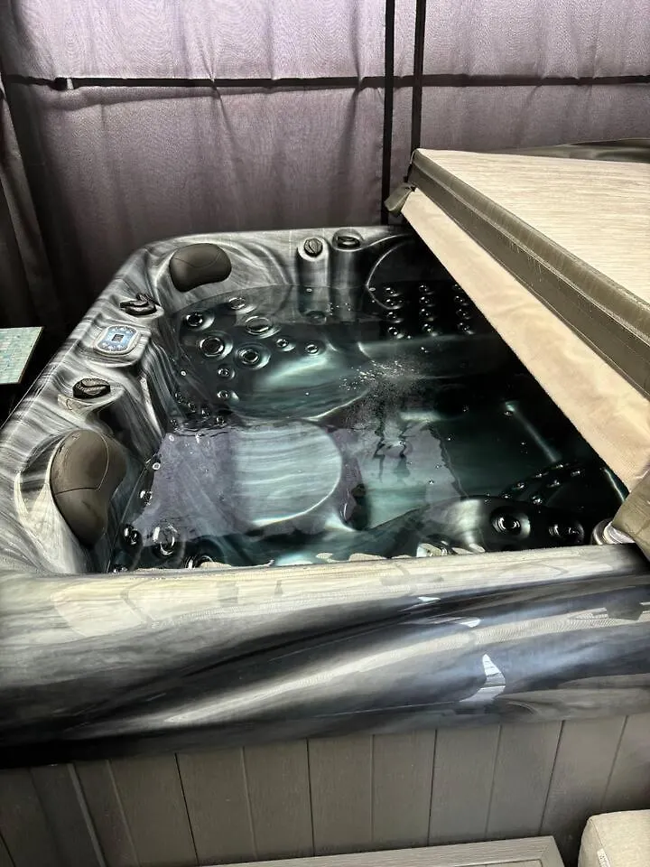 Secret Gem 1 Bed Garden Flat Private Luxury Hot Tub Apartment Bournemouth United Kingdom