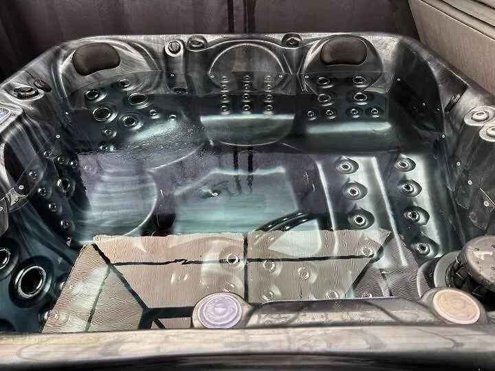 Secret Gem 1 Bed Garden Flat Private Luxury Hot Tub Apartment Bournemouth